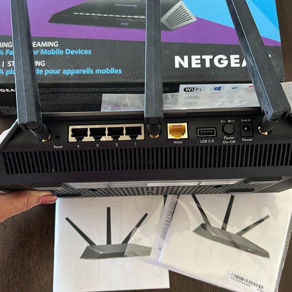 NETGEAR Nighthawk Smart Wi-Fi Router (R7000-100NAS) - AC1900 - Picture 4 of 6